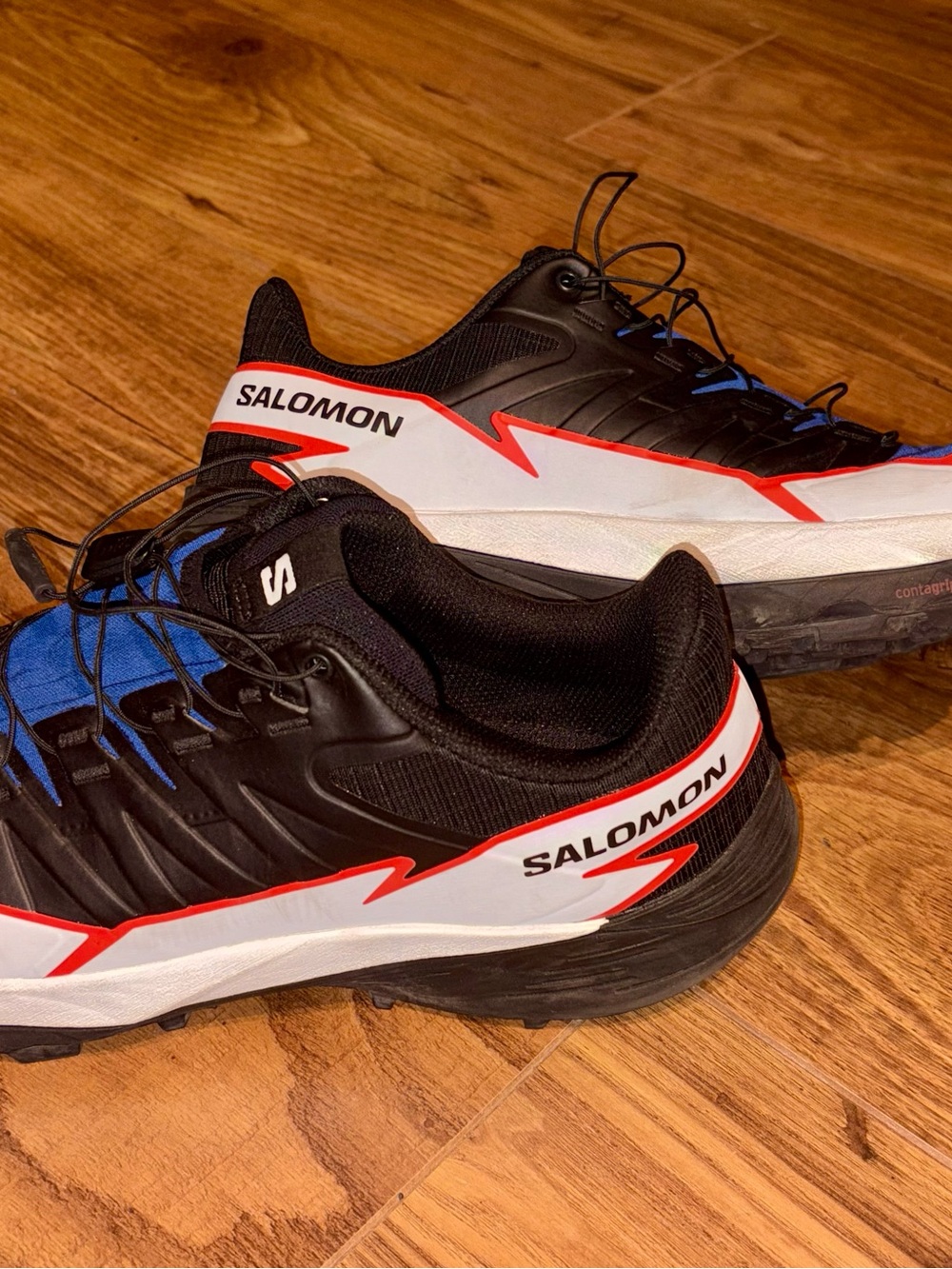 Like new Men’s Salomon Men’s Black/White/Blue Red accents Trail Running Shoes